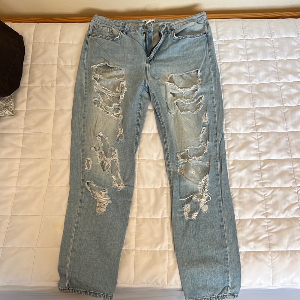 Forever 21 ripped baggy jeans